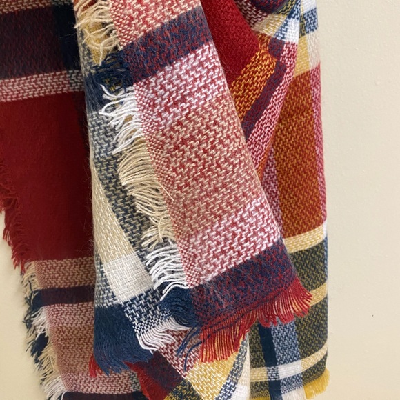 Frayed Hem Oversized Soft Plaid Blanket Scarf - Picture 5 of 7